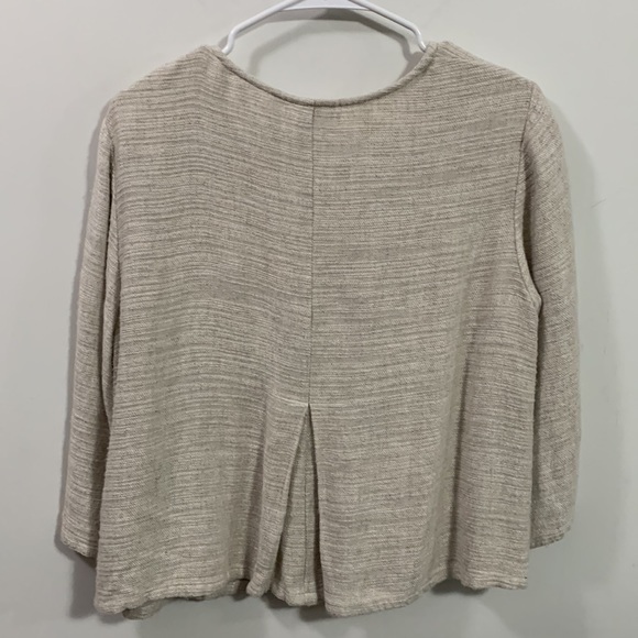 J Jill Linen/ Rayon blend cropped jacket, some wear. Unique buttons! Size SP - Picture 4 of 6